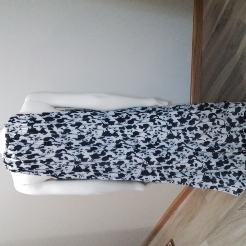 Maxi dress. A New Day women's navy/white floral sleeveless chiffon, size M.